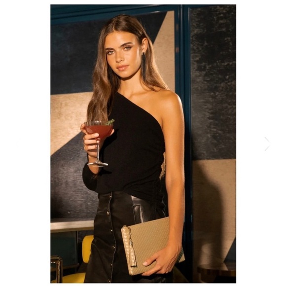 Virginia Wolf Woven Wicker Gold Clutch - Picture 6 of 6